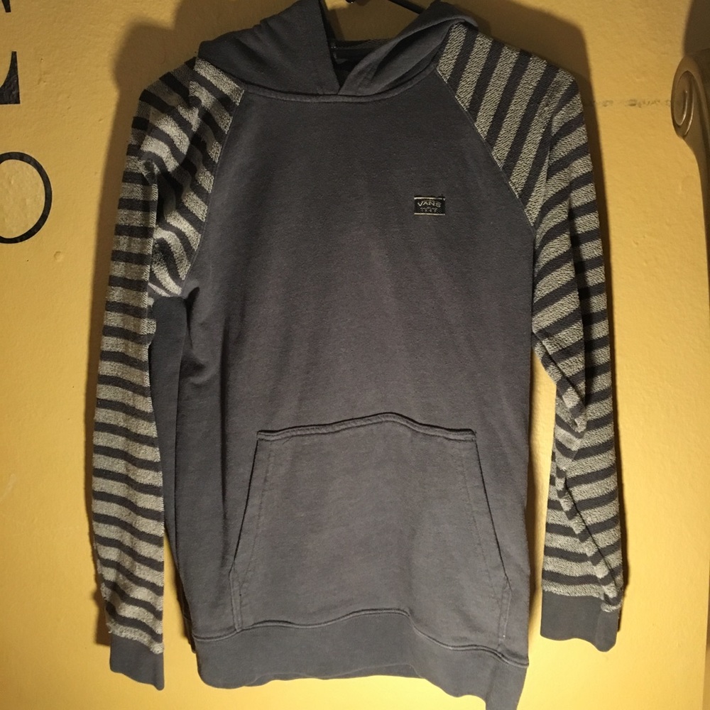 grey with striped sleeve sweater USED